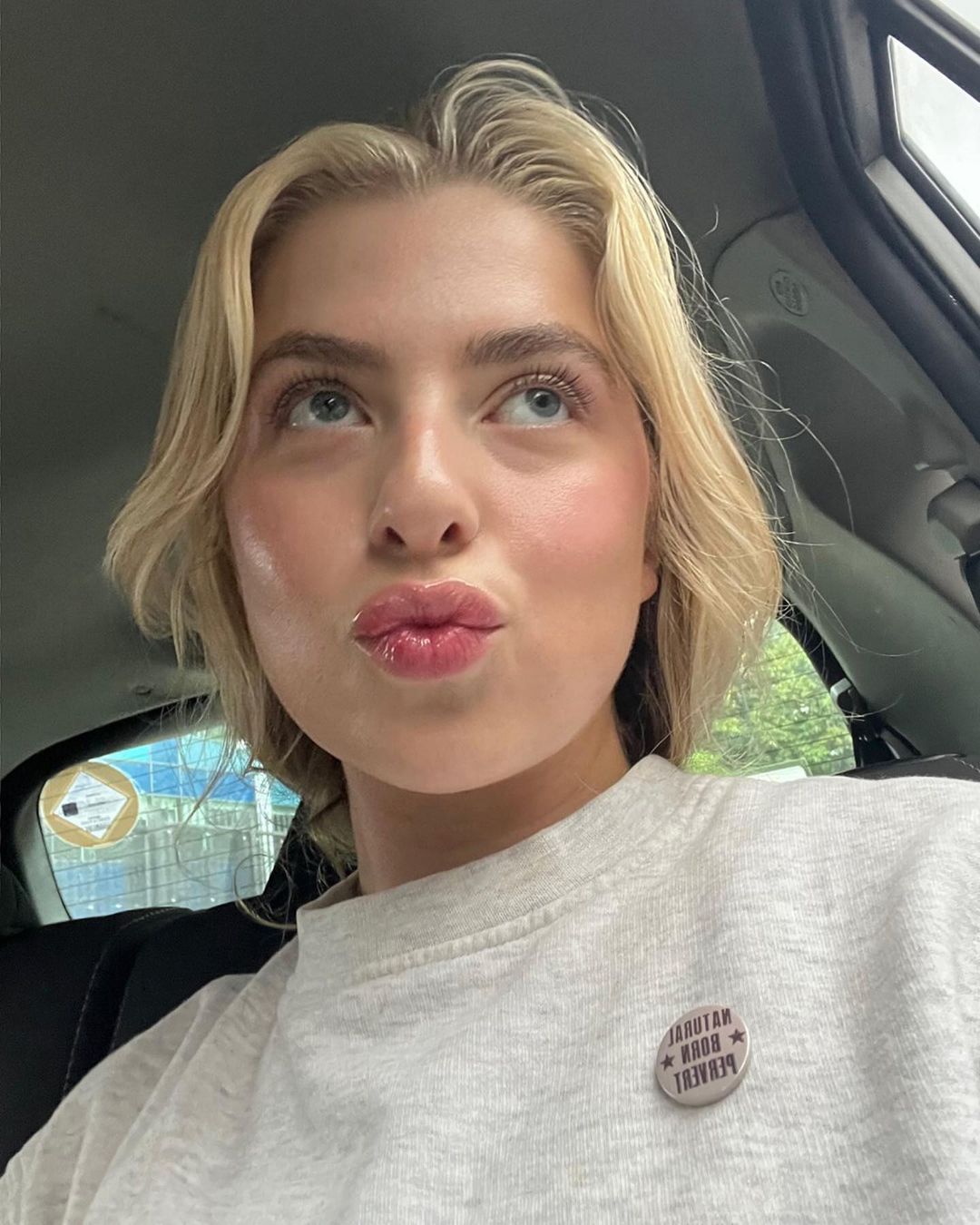 Anais Gallagher 25 Best Photos, Anais Gallagher 25 Pics, Anais Gallagher 25 Images