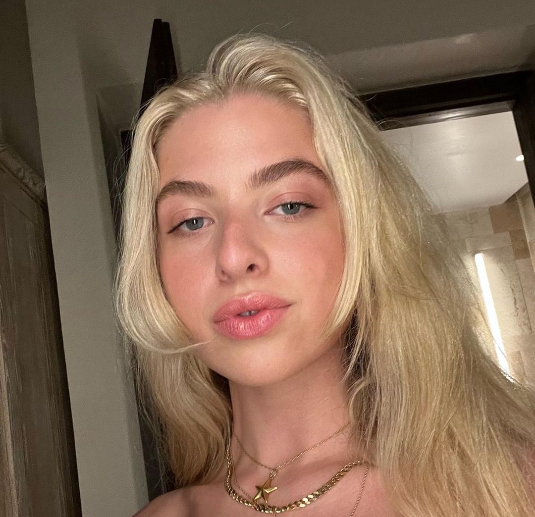 Anais Gallagher 31 Best Photos, Anais Gallagher 31 Pics, Anais Gallagher 31 Images