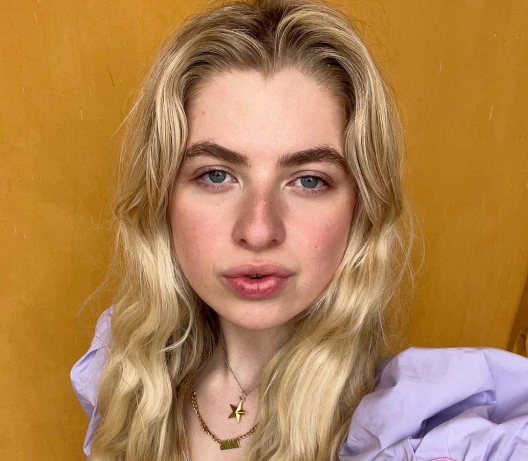 Anais Gallagher 33 Best Photos, Anais Gallagher 33 Pics, Anais Gallagher 33 Images