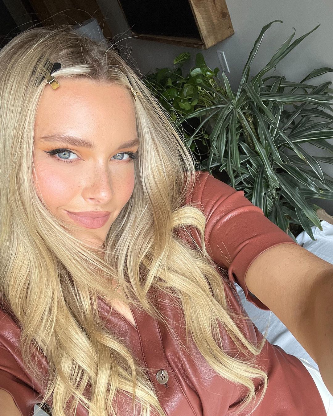 Camille Kostek 19 Best Photos, Camille Kostek 19 Pics, Camille Kostek 19 Images