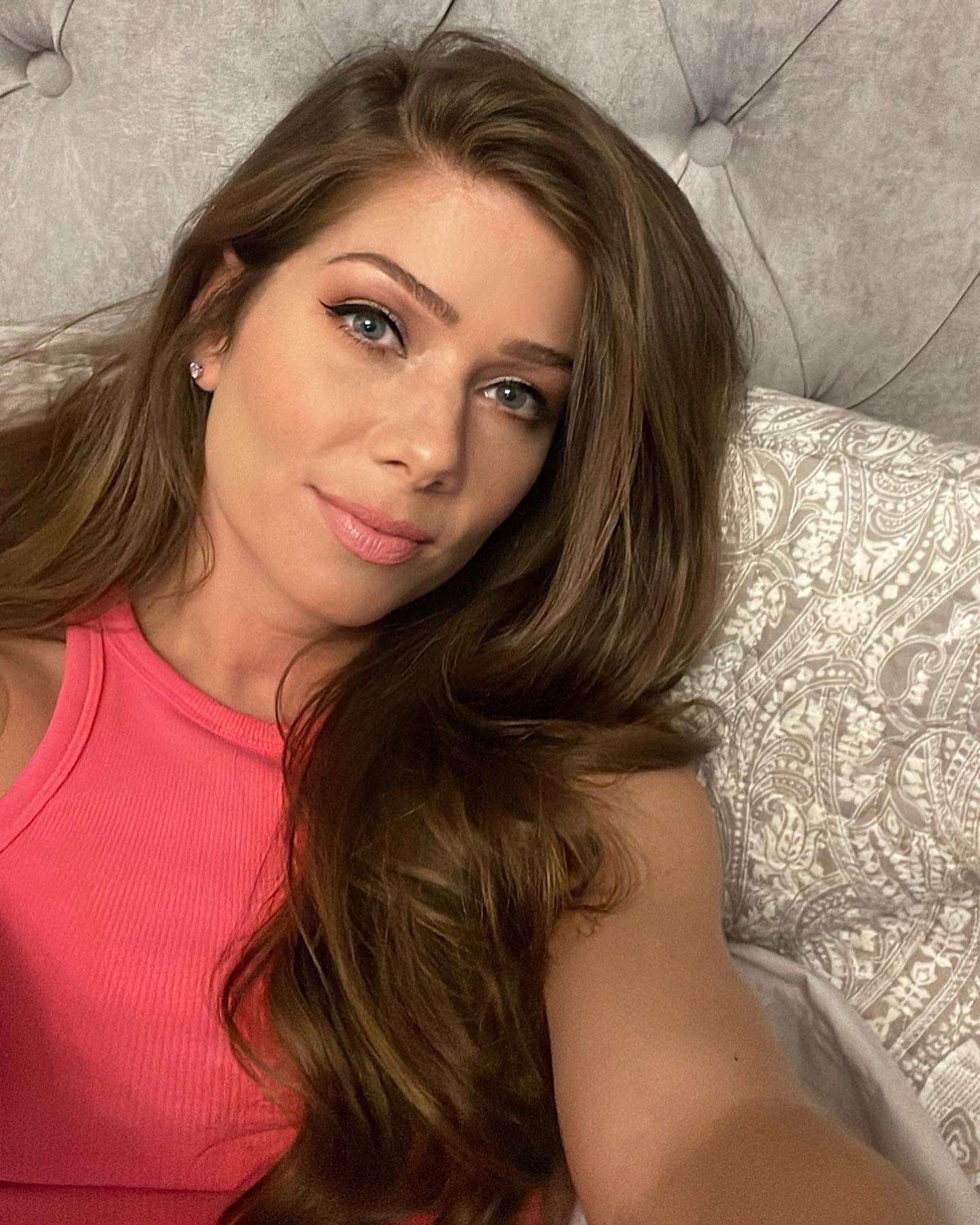 Nikki Sanderson 19 Best Photos, Nikki Sanderson 19 Pics, Nikki Sanderson 19 Images