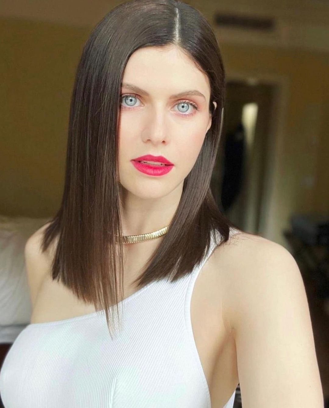 Alexandra Daddario 25 Best Photos, Alexandra Daddario 25 Pics, Alexandra Daddario 25 Images