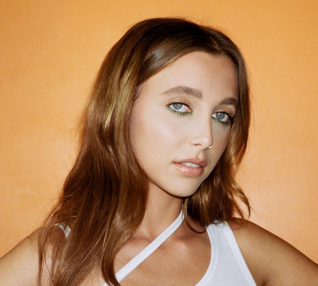 Emma Chamberlain 29 Best Photos, Emma Chamberlain 29 Pics, Emma Chamberlain 29 Images