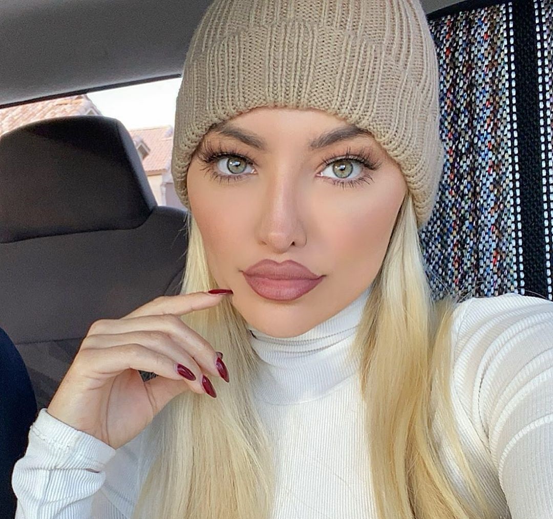 Lindsey Pelas 7 Best Photos, Lindsey Pelas 7 Pics, Lindsey Pelas 7 Images