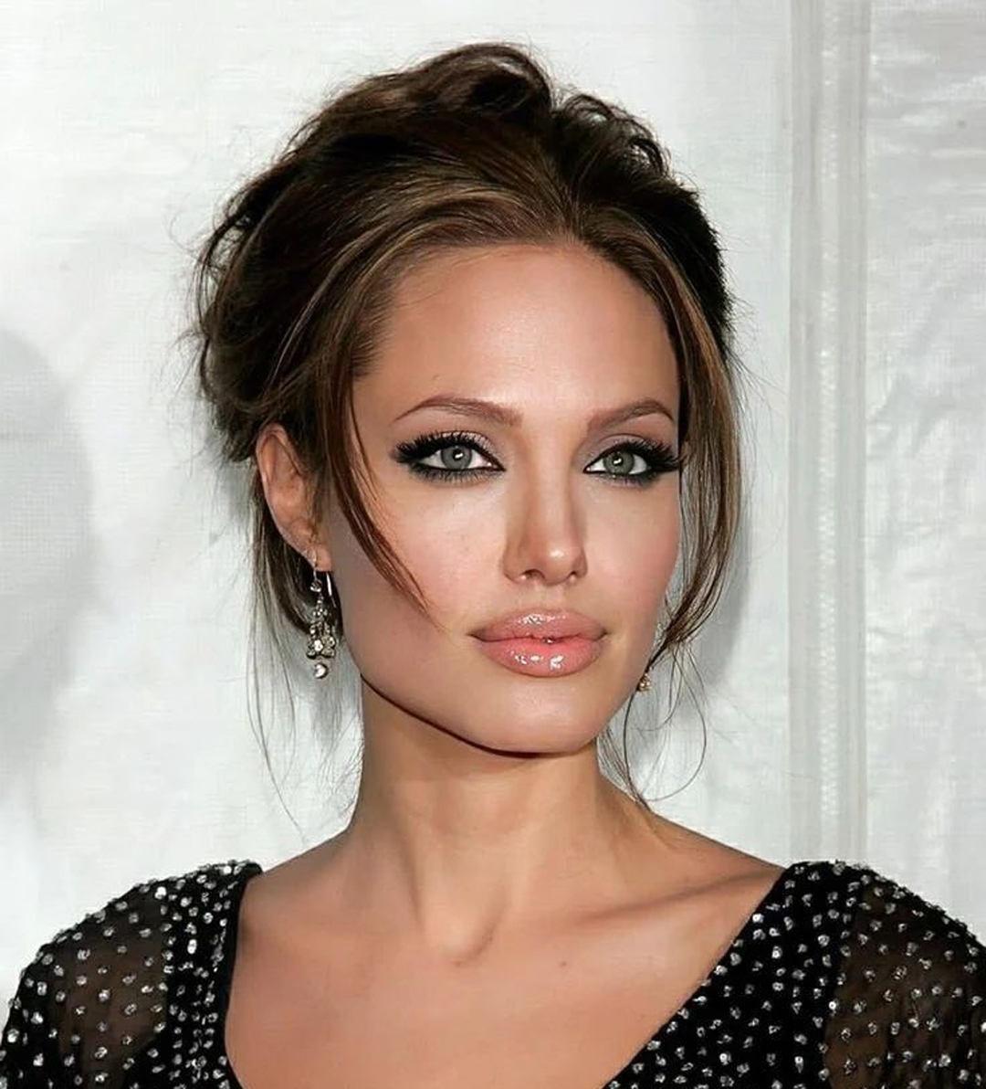 Angelina Jolie 13 Best Photos, Angelina Jolie 13 Pics, Angelina Jolie 13 Images