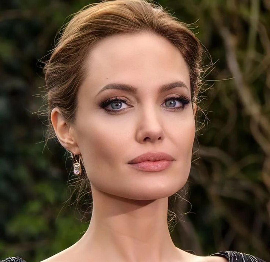 Angelina Jolie 23 Best Photos, Angelina Jolie 23 Pics, Angelina Jolie 23 Images