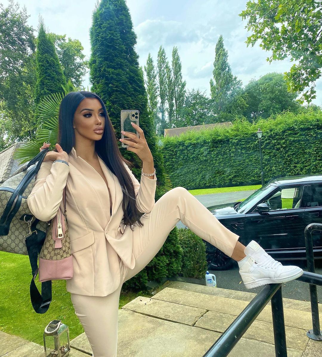 Chloe Khan 21 Best Photos, Chloe Khan 21 Pics, Chloe Khan 21 Images