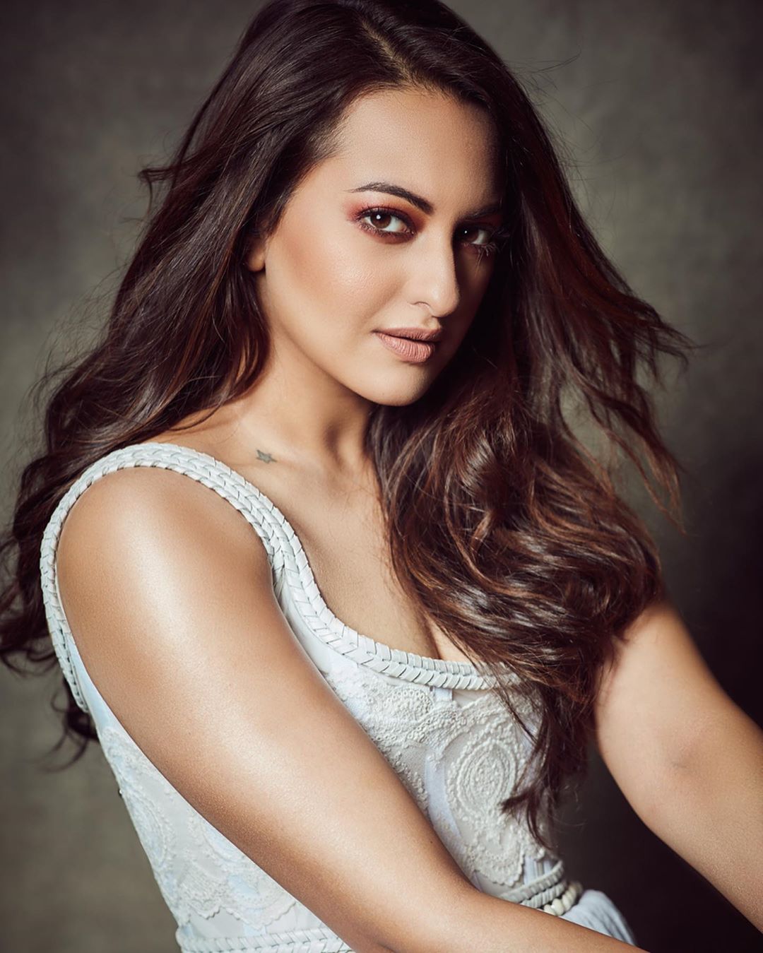 Sonakshi Sinha 19 Best Photos, Sonakshi Sinha 19 Pics, Sonakshi Sinha 19 Images