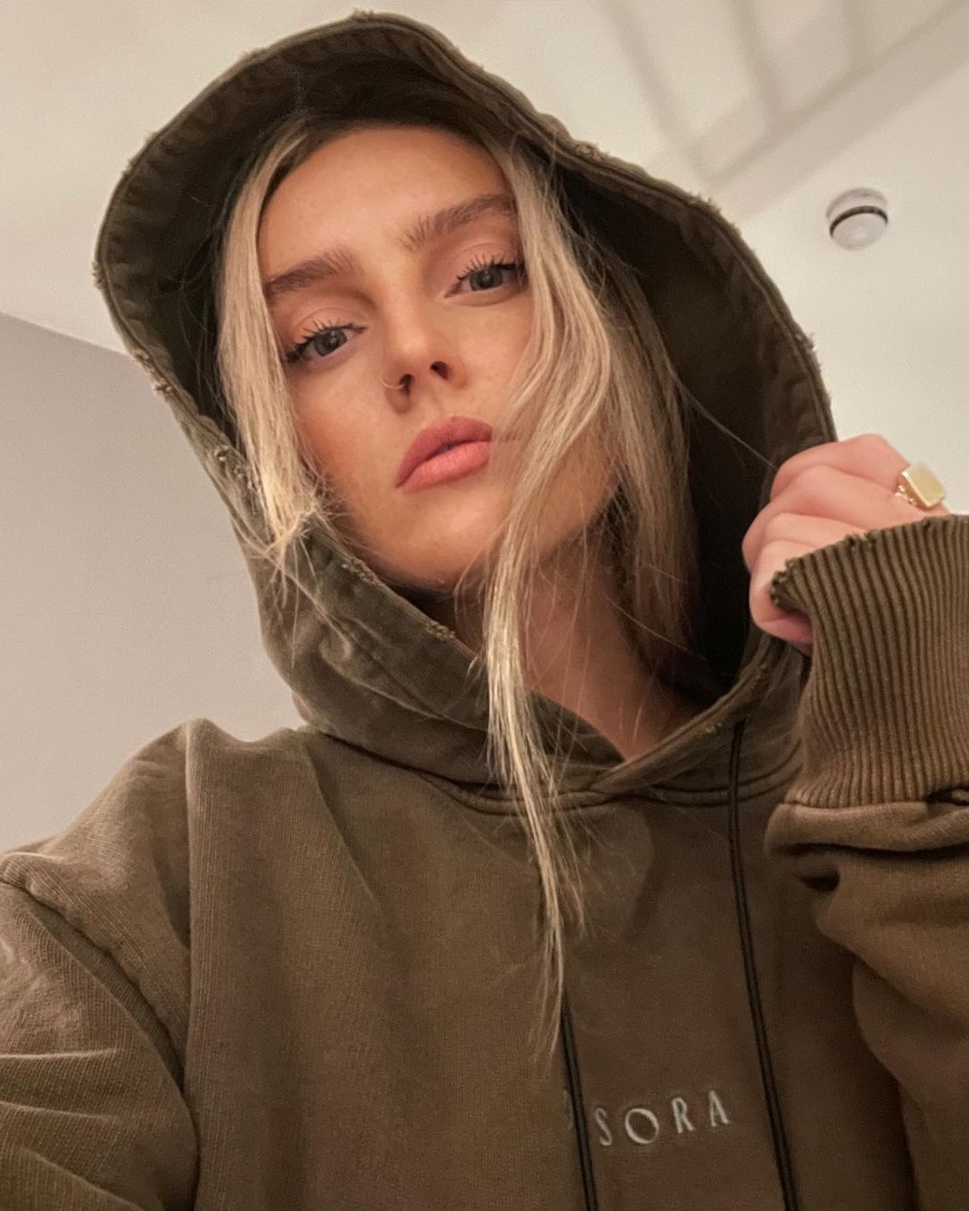 Perrie Edwards 13 Best Photos, Perrie Edwards 13 Pics, Perrie Edwards 13 Images