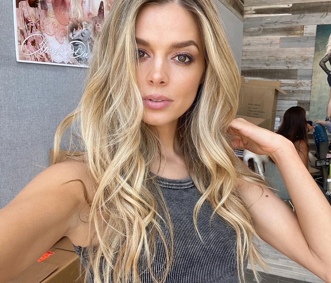 Danielle Knudson 39 Best Photos, Danielle Knudson 39 Pics, Danielle Knudson 39 Images